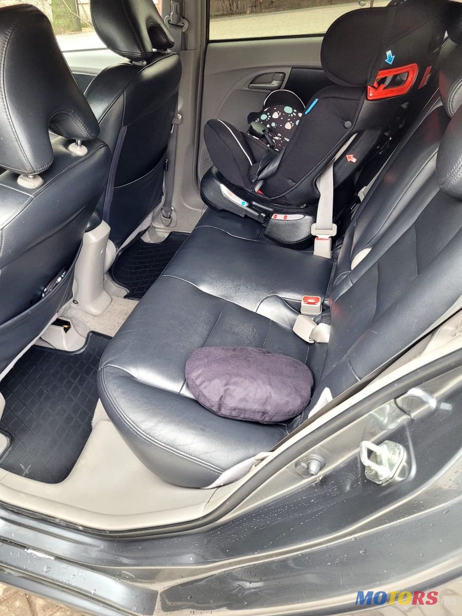 2010' Honda Insight photo #4