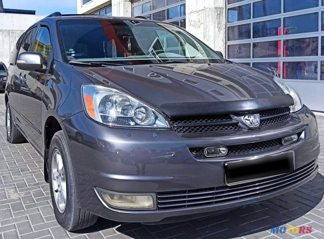2005' Toyota Sienna photo #2
