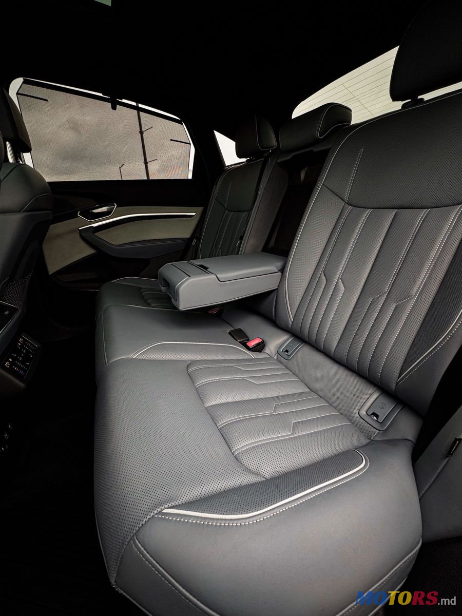 2020' Audi e-tron Sportback photo #6