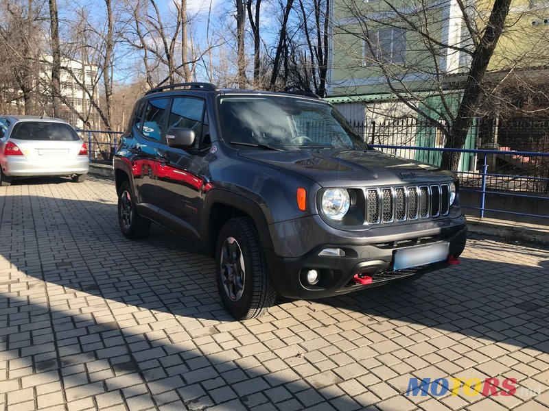 2019' Jeep Renegade photo #2