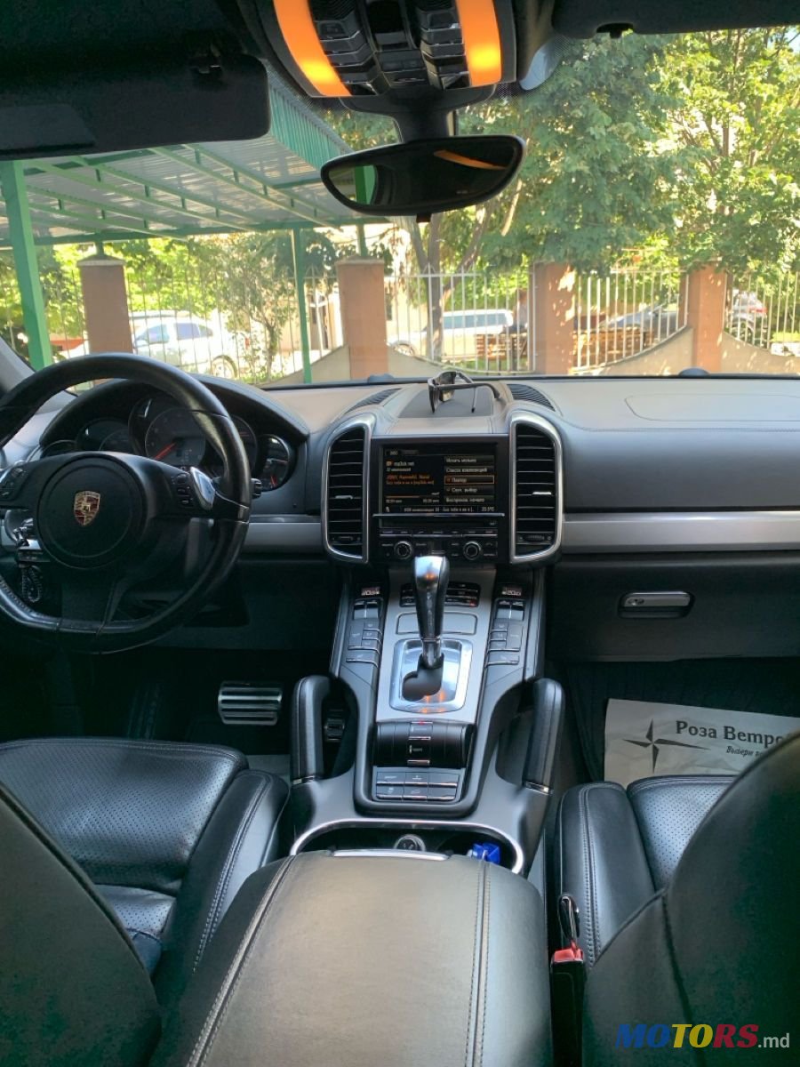2010' Porsche Cayenne photo #2