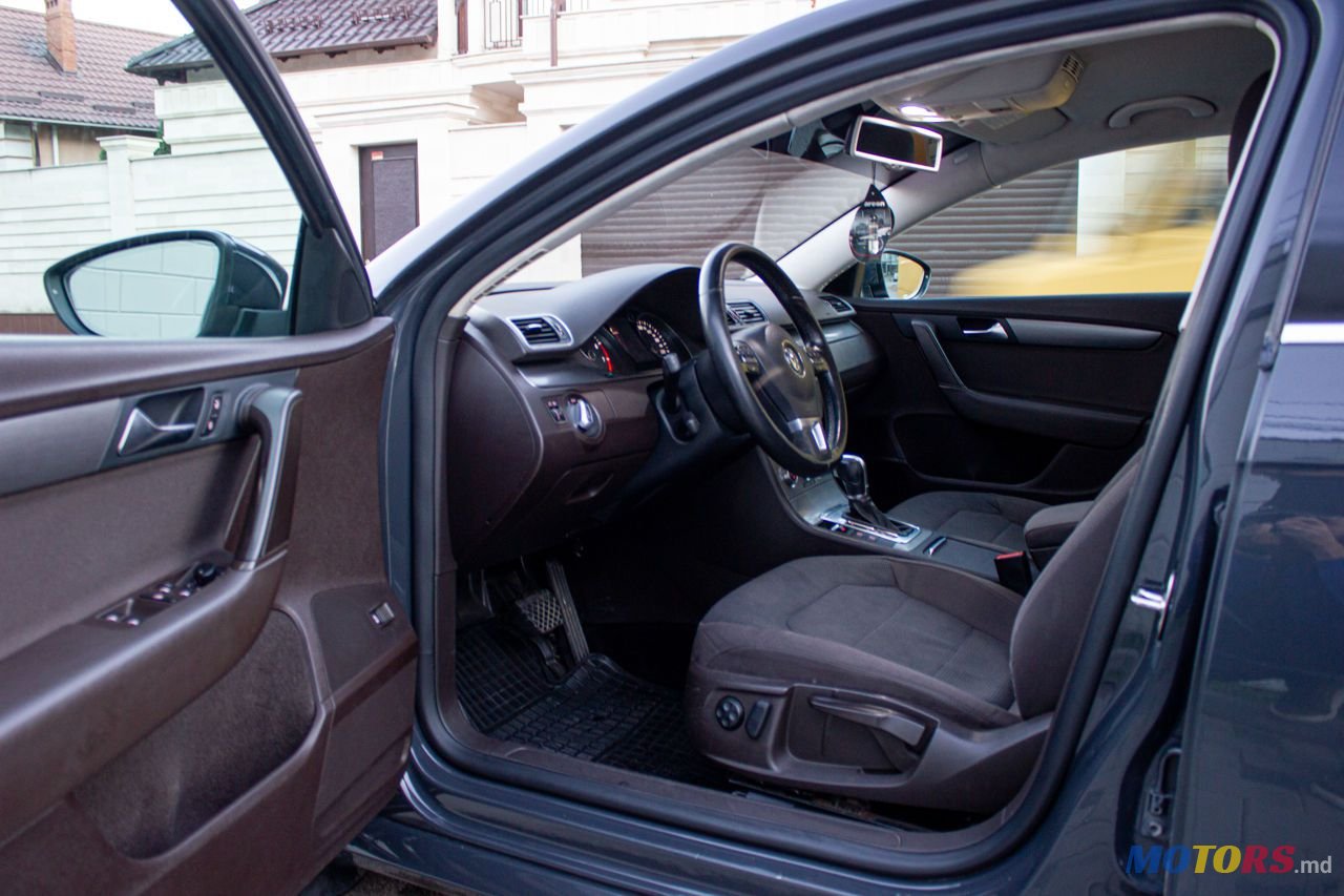 2012' Volkswagen Passat photo #3