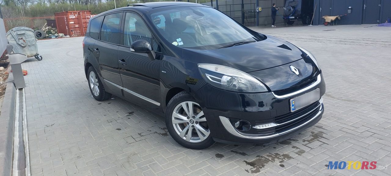 2012' Renault Grand Scenic photo #1