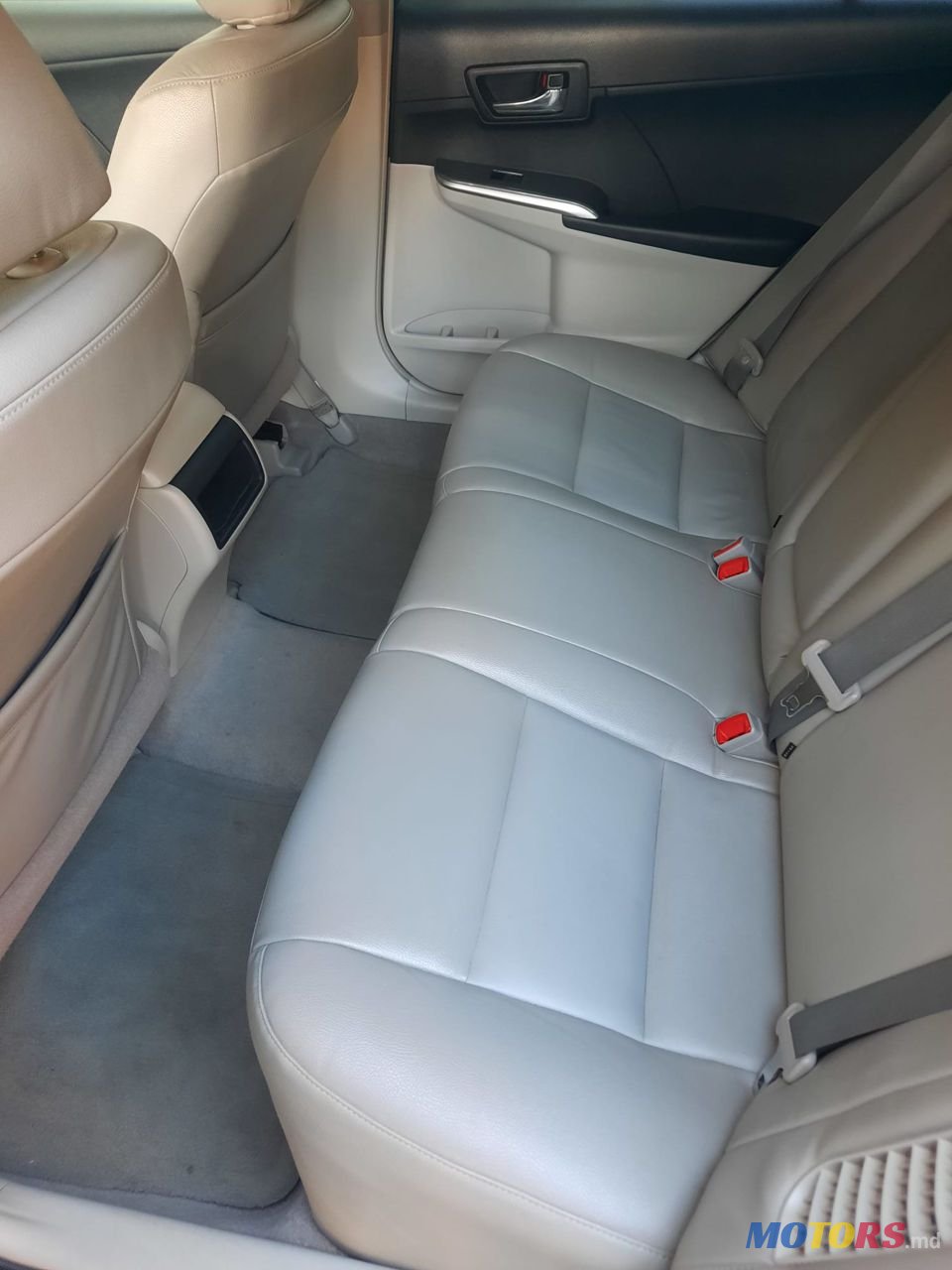 2011' Toyota Camry photo #6