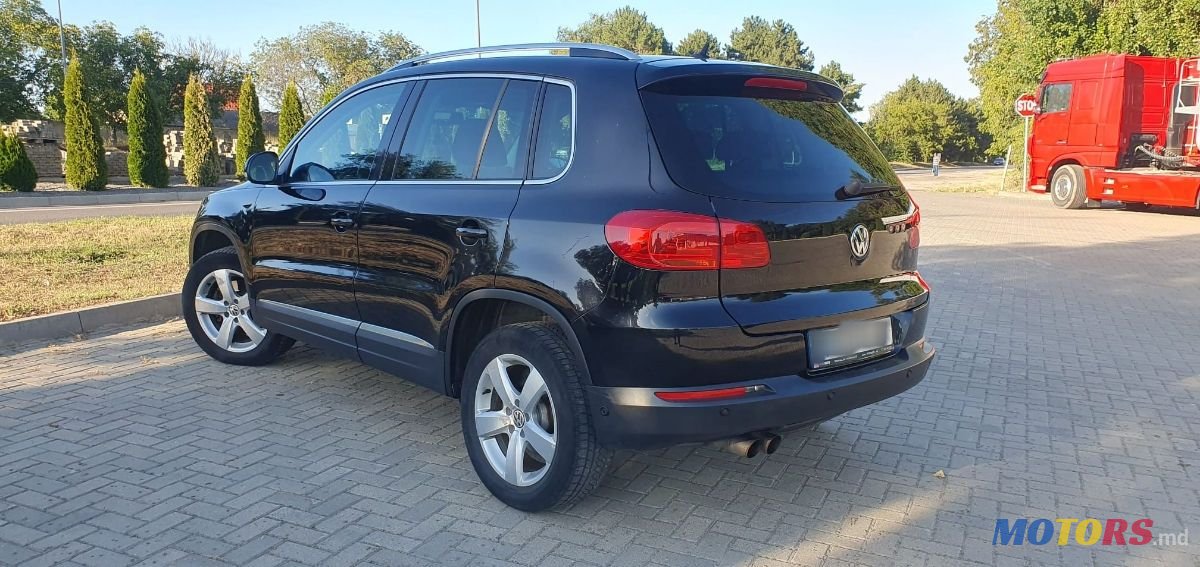 2012' Volkswagen Tiguan photo #3
