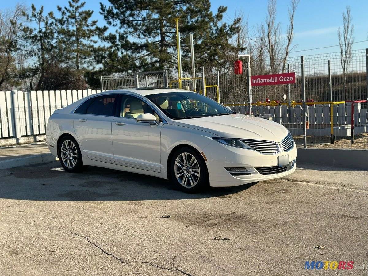 2013' Lincoln MKZ photo #4