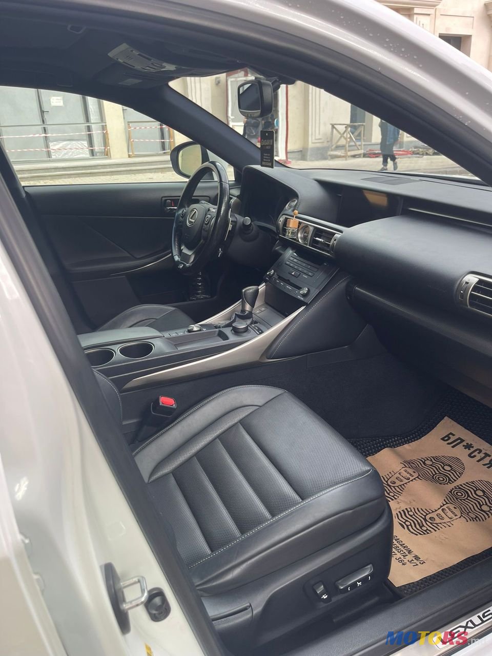 2016' Lexus Is Series photo #6