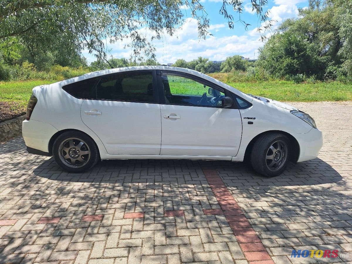 2008' Toyota Prius photo #5