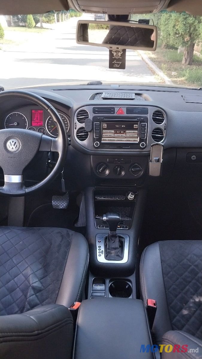 2008' Volkswagen Tiguan photo #6