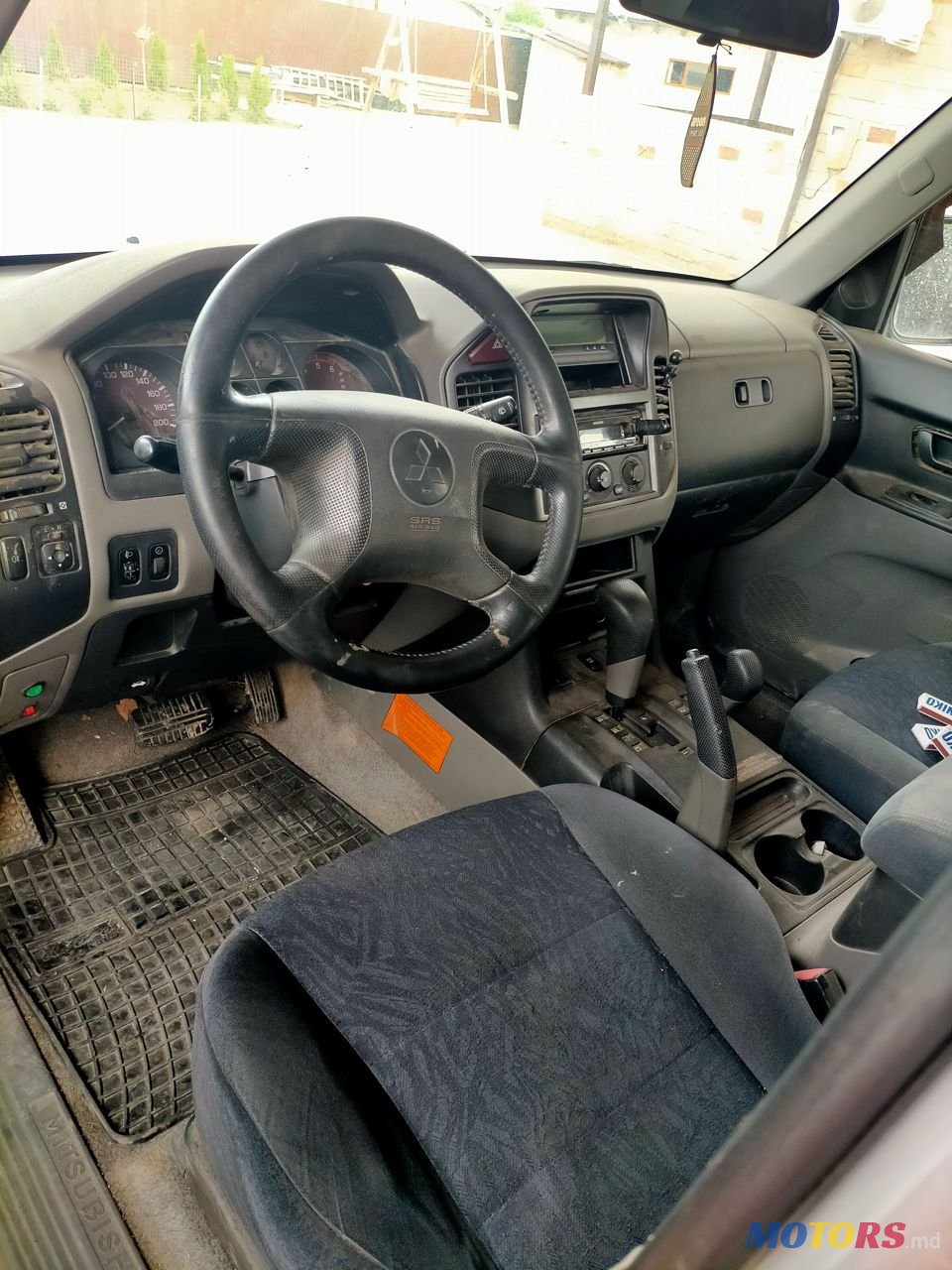 2002' Mitsubishi Pajero photo #4