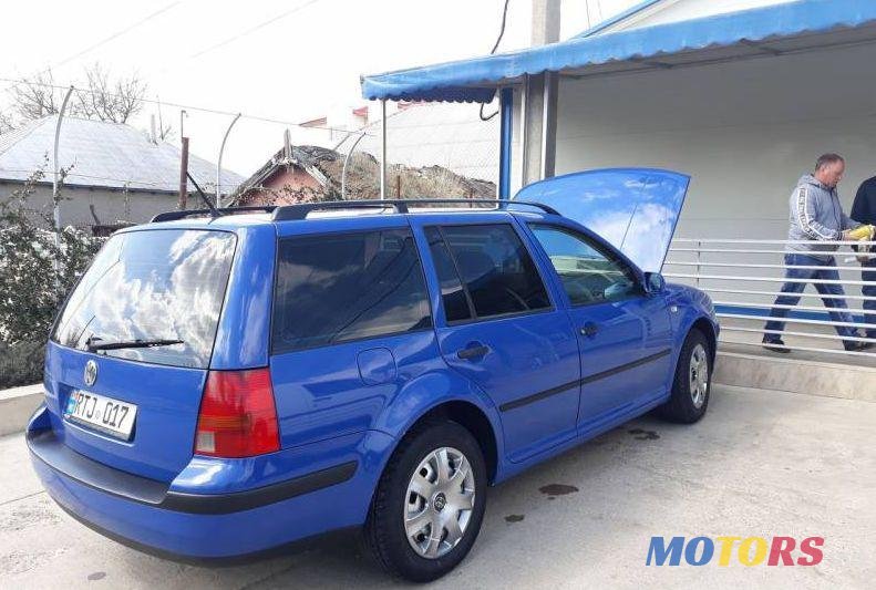 2001' Volkswagen Golf photo #1
