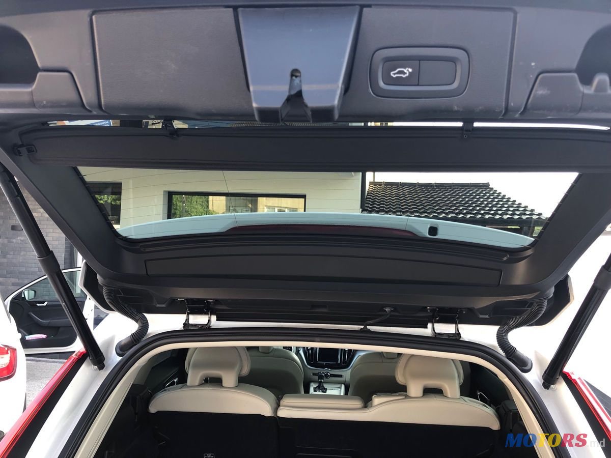 2019' Volvo XC60 photo #6