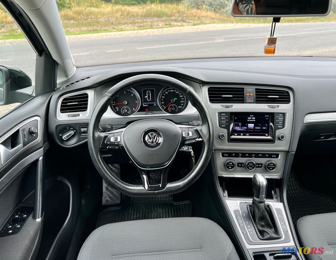 2014' Volkswagen Golf photo #6