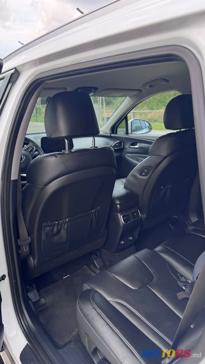 2020' Hyundai Santa Fe photo #5