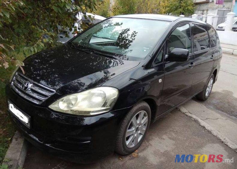 2004' Toyota Avensis photo #1