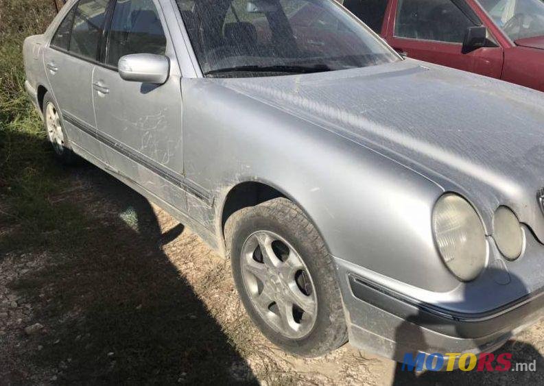 2002' Mercedes-Benz E photo #1