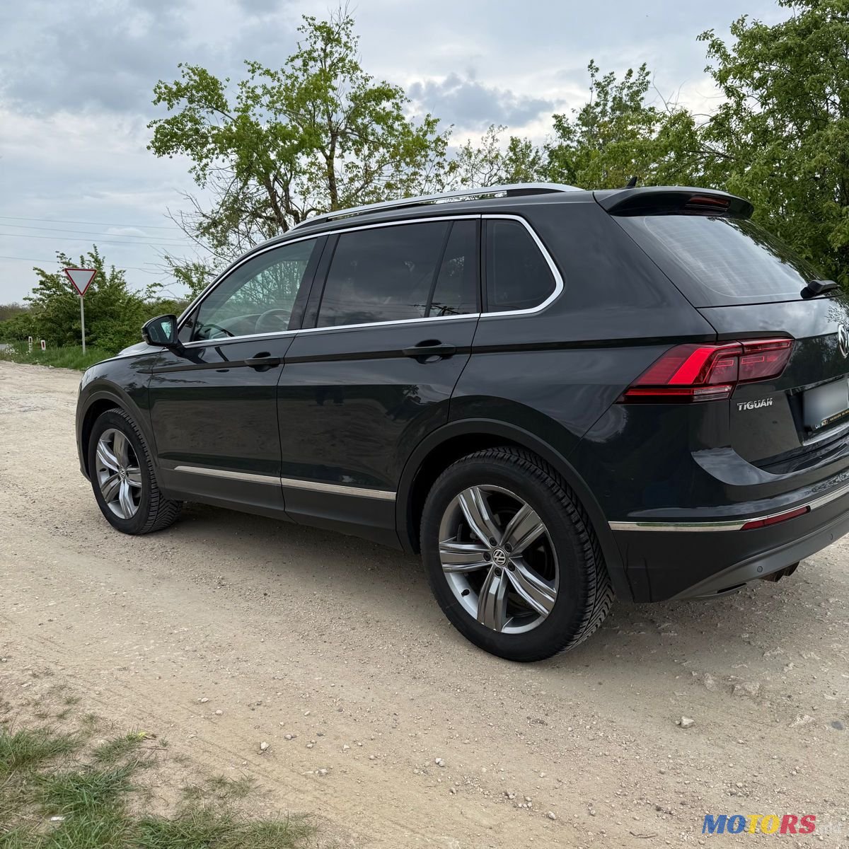 2018' Volkswagen Tiguan photo #3