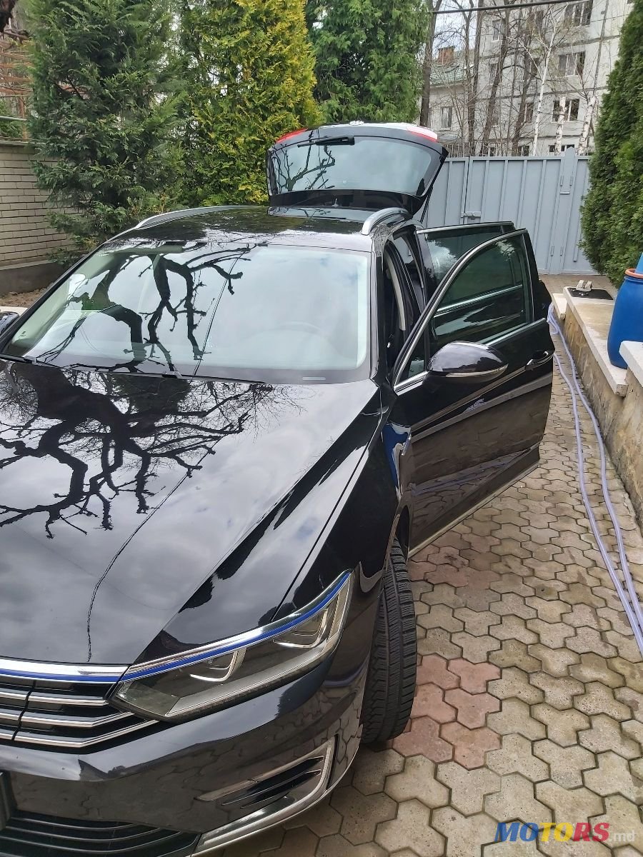 2015' Volkswagen Passat photo #2