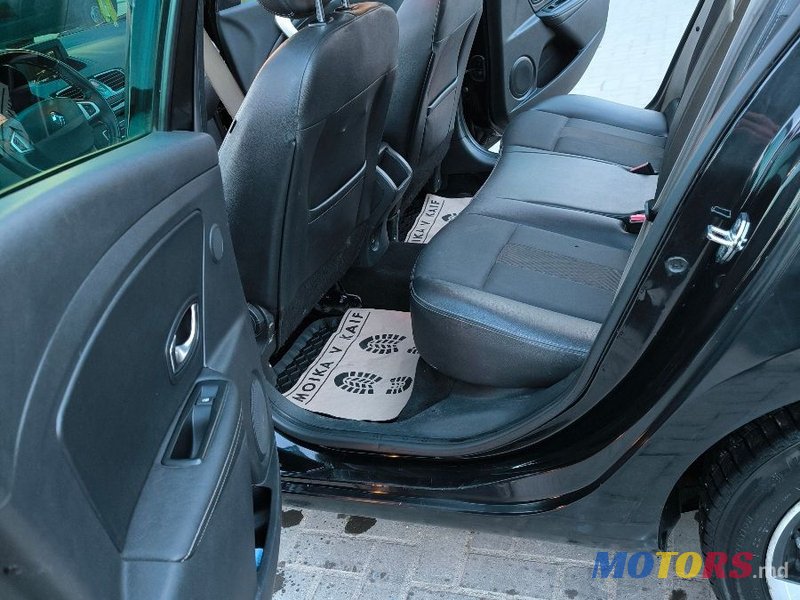 2011' Renault Megane photo #4