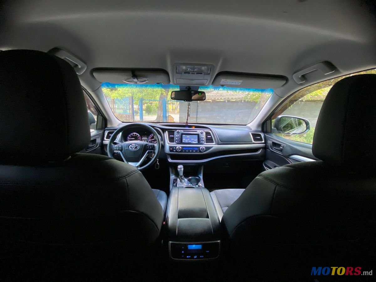 2016' Toyota Highlander photo #6