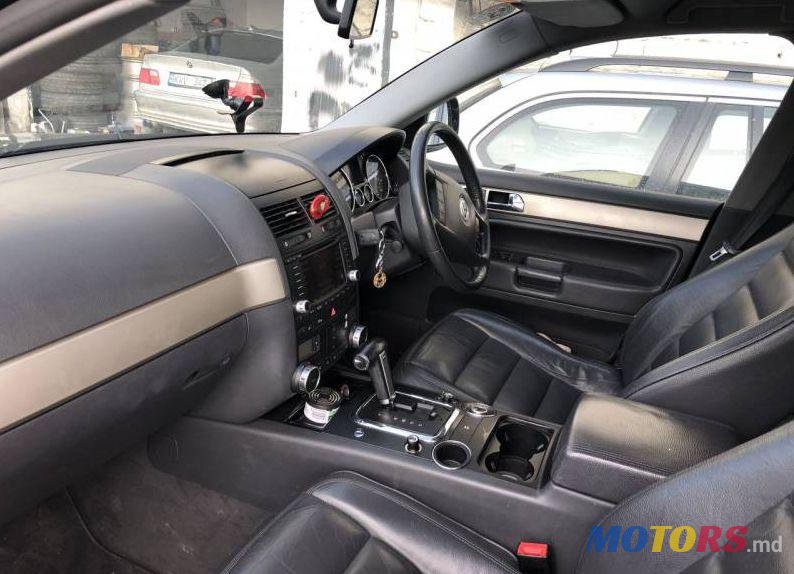 2006' Volkswagen Touareg photo #2