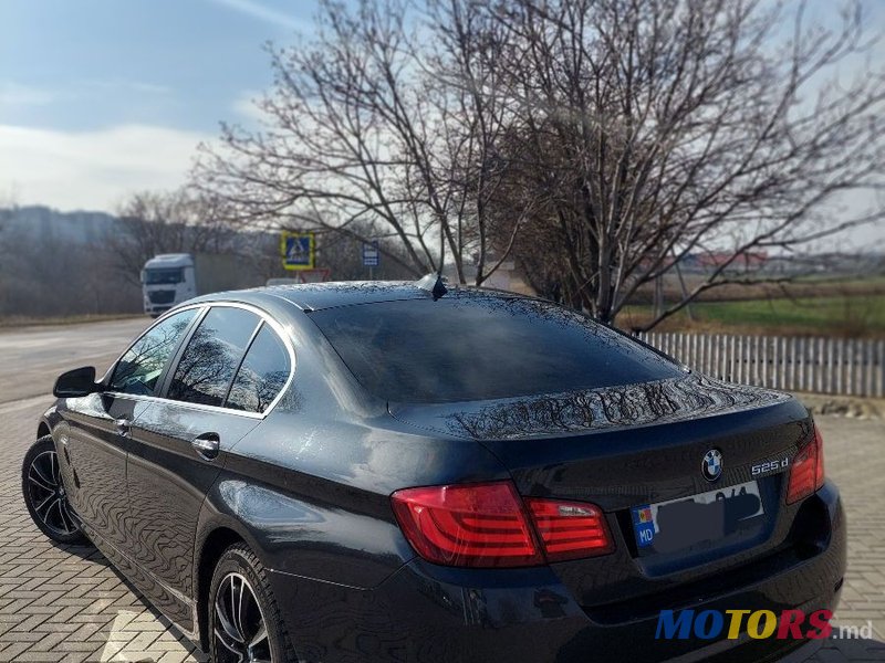 2013' BMW 5 Series photo #3