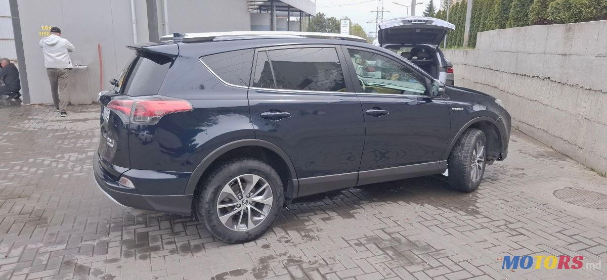 2017' Toyota RAV4 photo #2