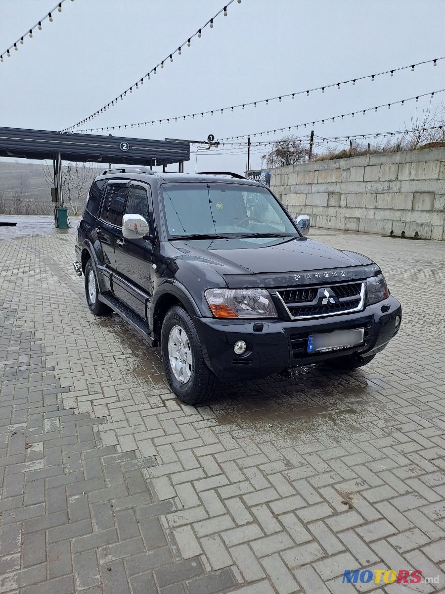 2006' Mitsubishi Pajero photo #4