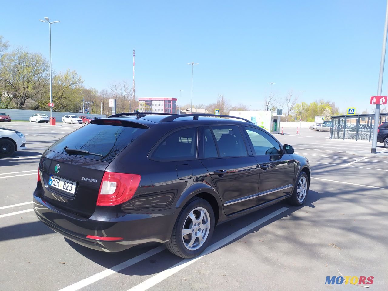 2011' Skoda Superb photo #3