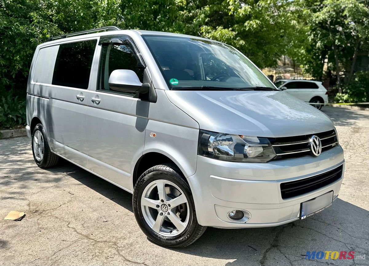 2013' Volkswagen Transporter photo #2