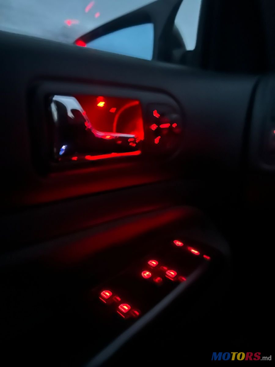 2002' Volkswagen Golf photo #4