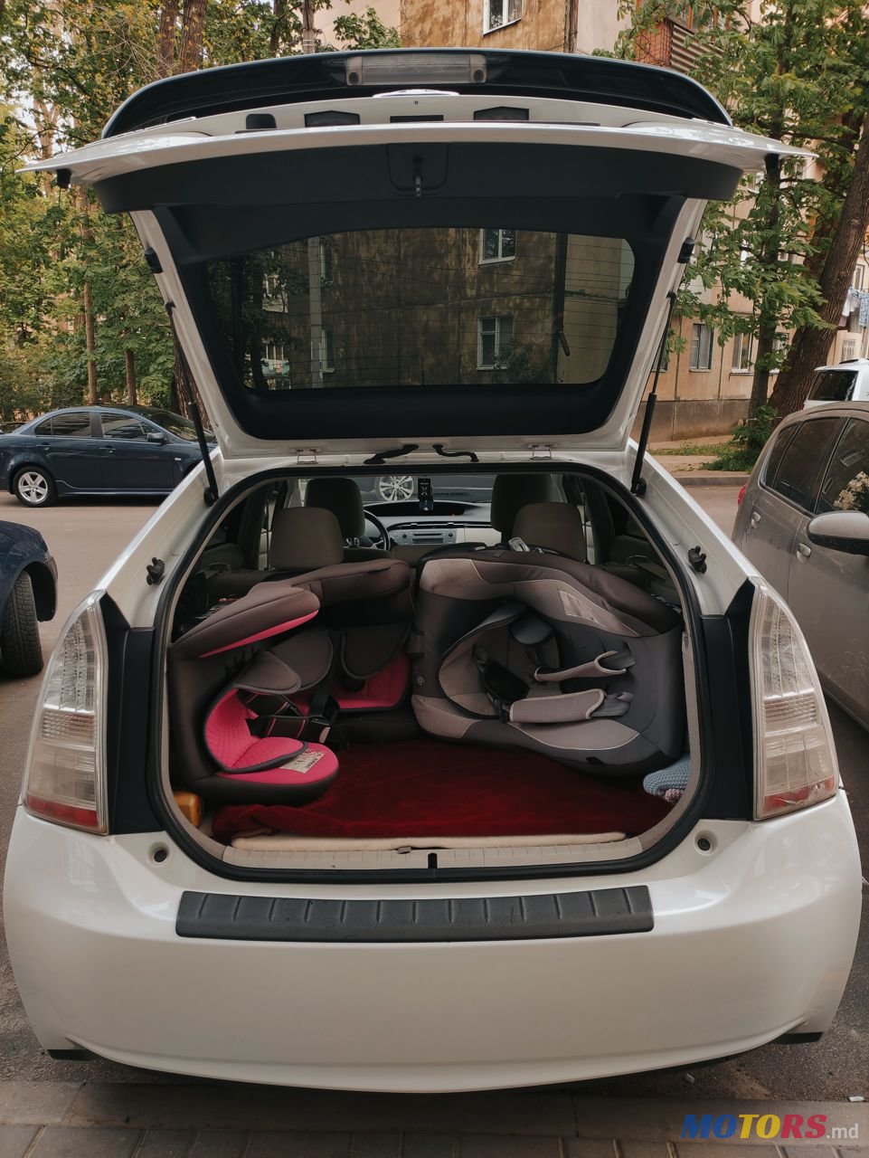 2010' Toyota Prius photo #5