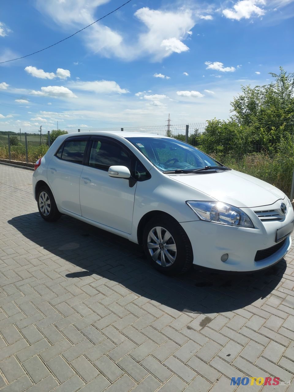 2010' Toyota Auris photo #1