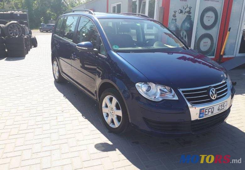 2010' Volkswagen Touran photo #1