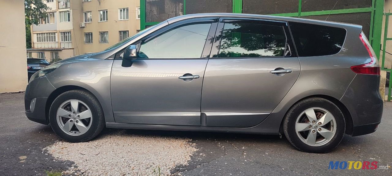 2010' Renault Grand Scenic photo #3