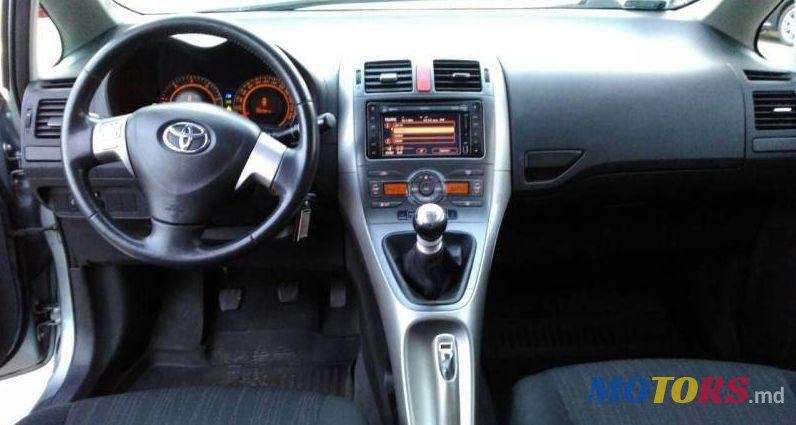 2009' Toyota Auris photo #1