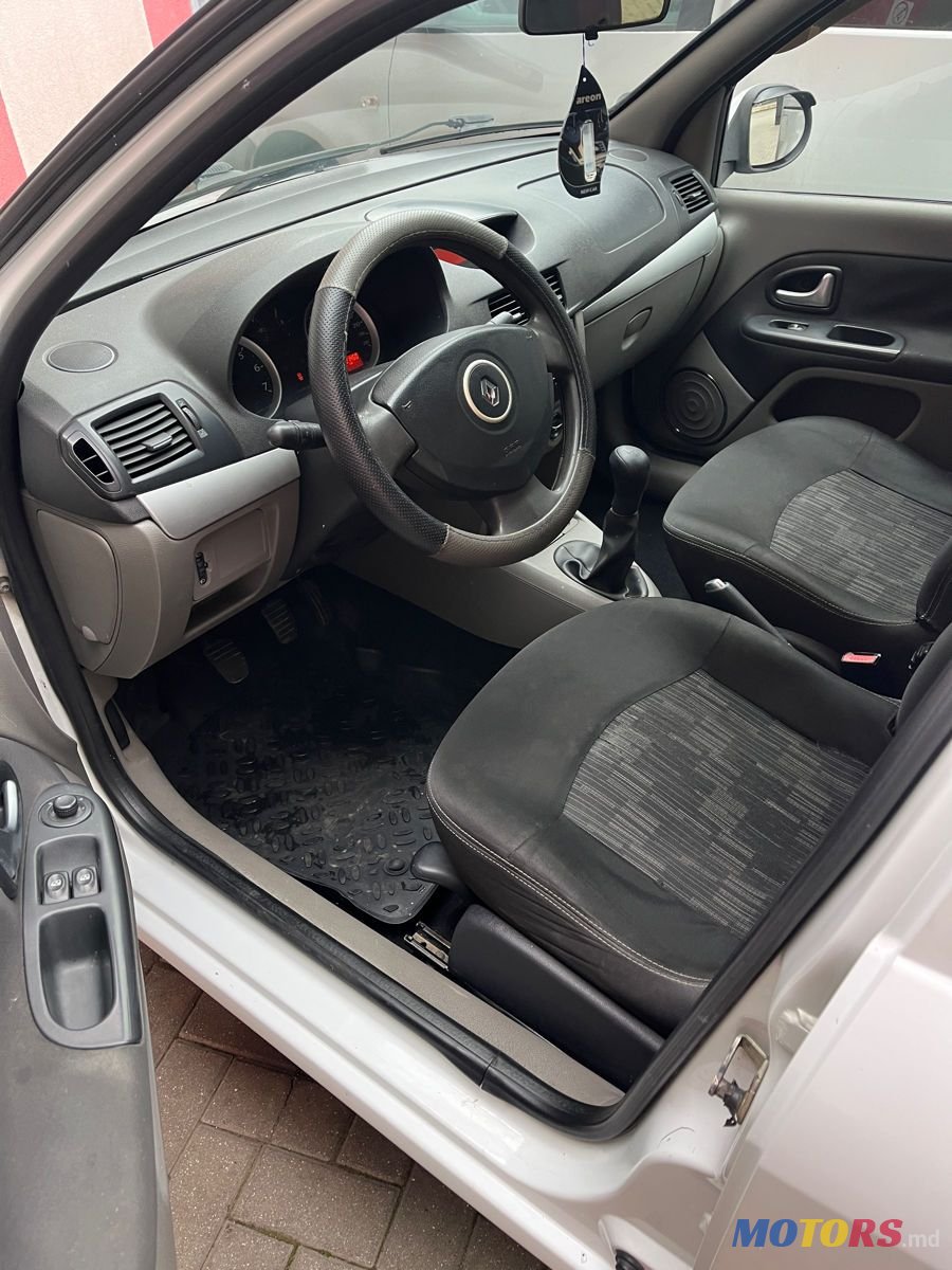 2010' Renault Clio Symbol photo #4