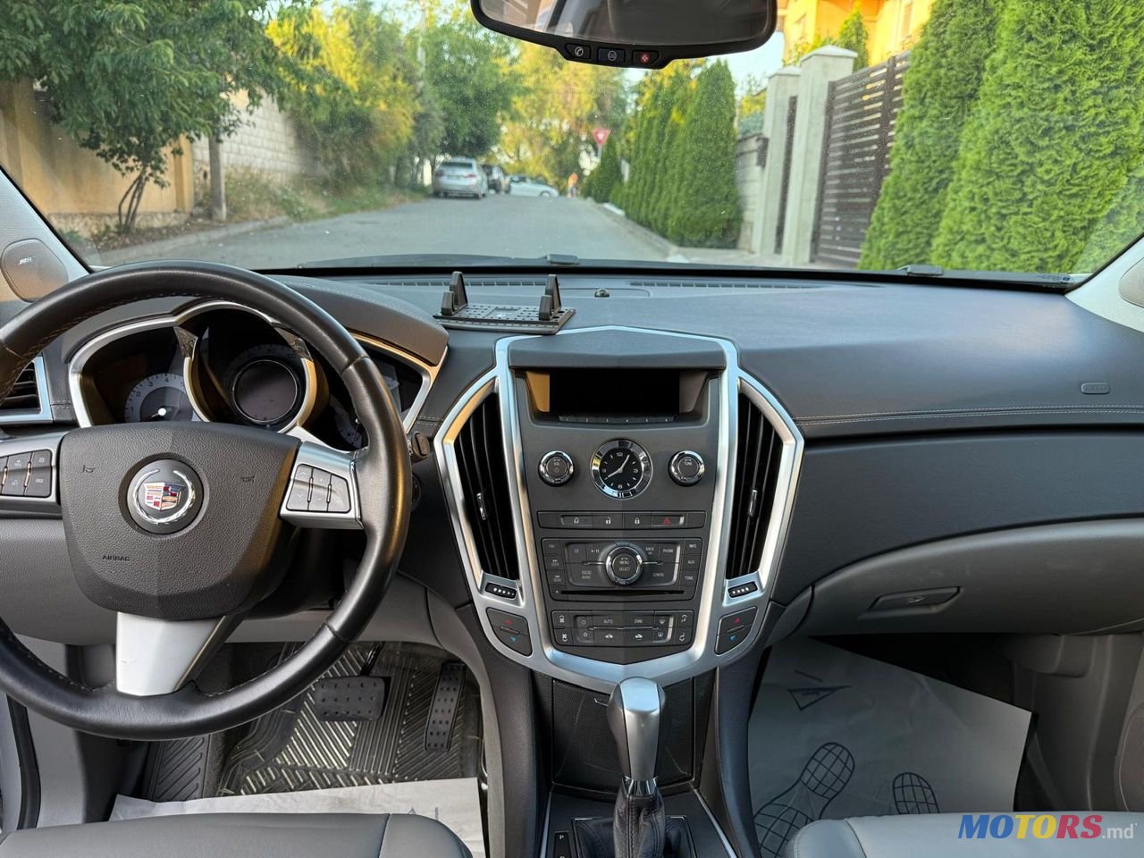 2011' Cadillac SRX photo #5