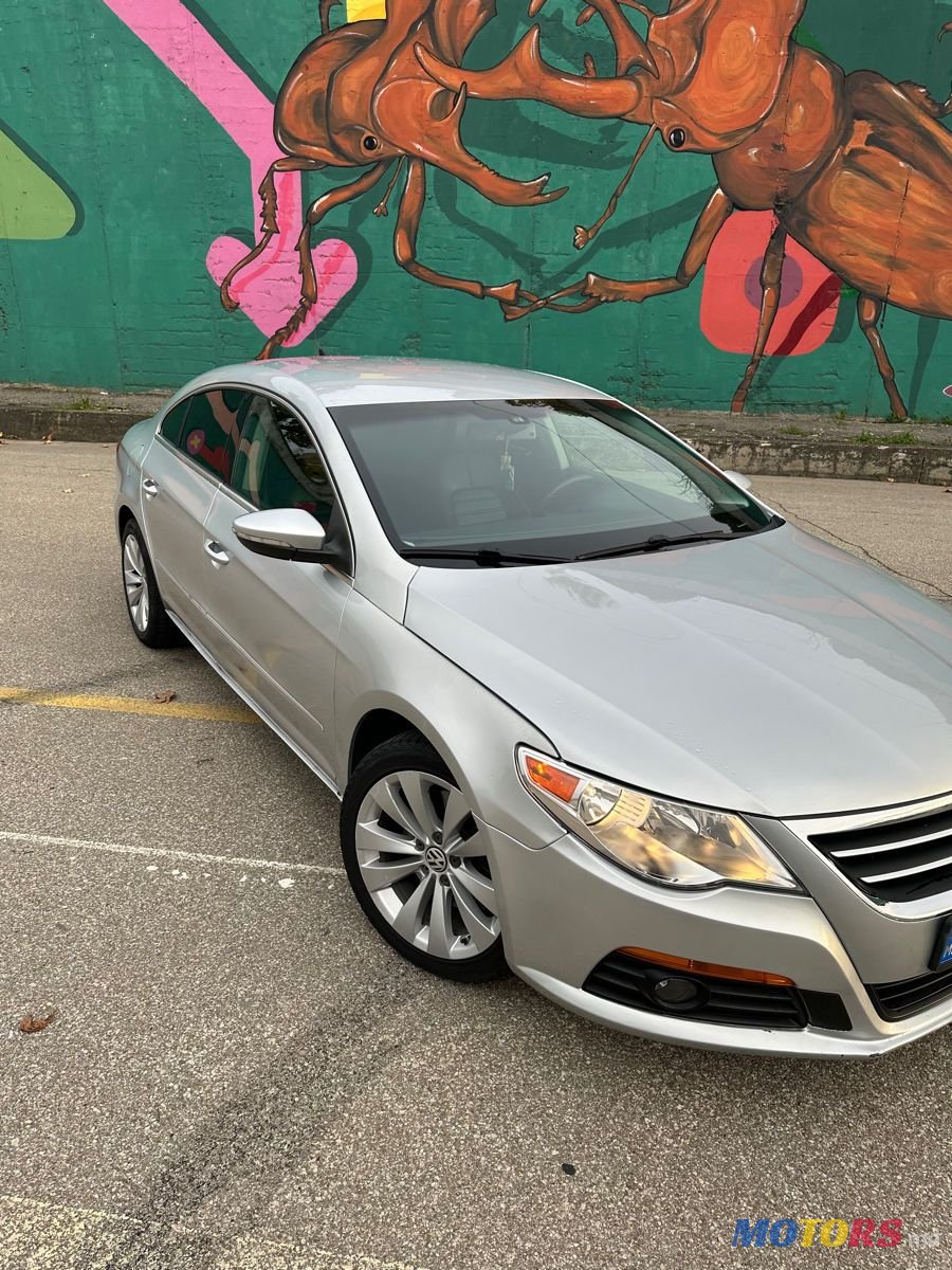 2010' Volkswagen Passat photo #4