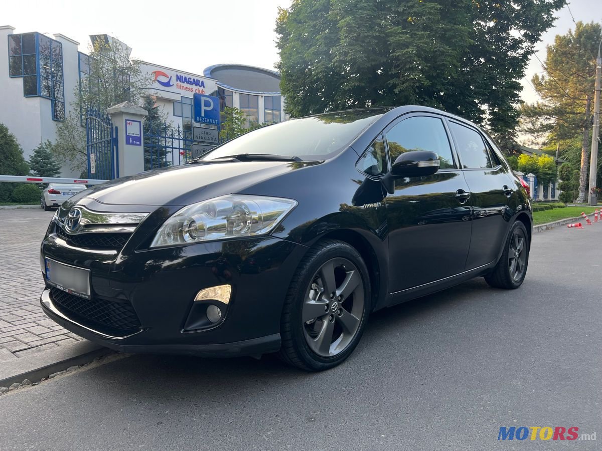 2011' Toyota Auris photo #1