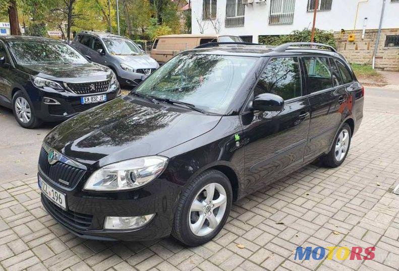 2011' Skoda Fabia photo #2