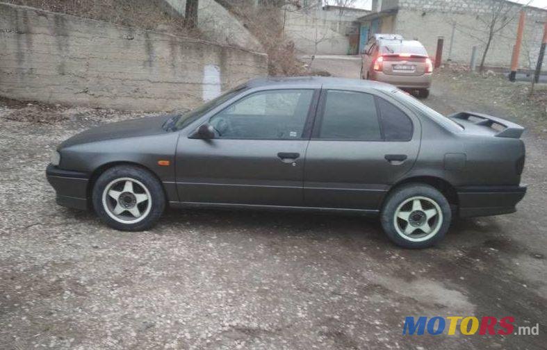 1992' Nissan Primera photo #1