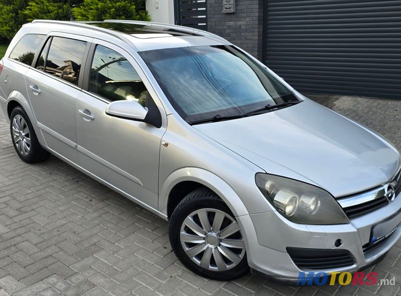 2006' Opel Astra photo #1