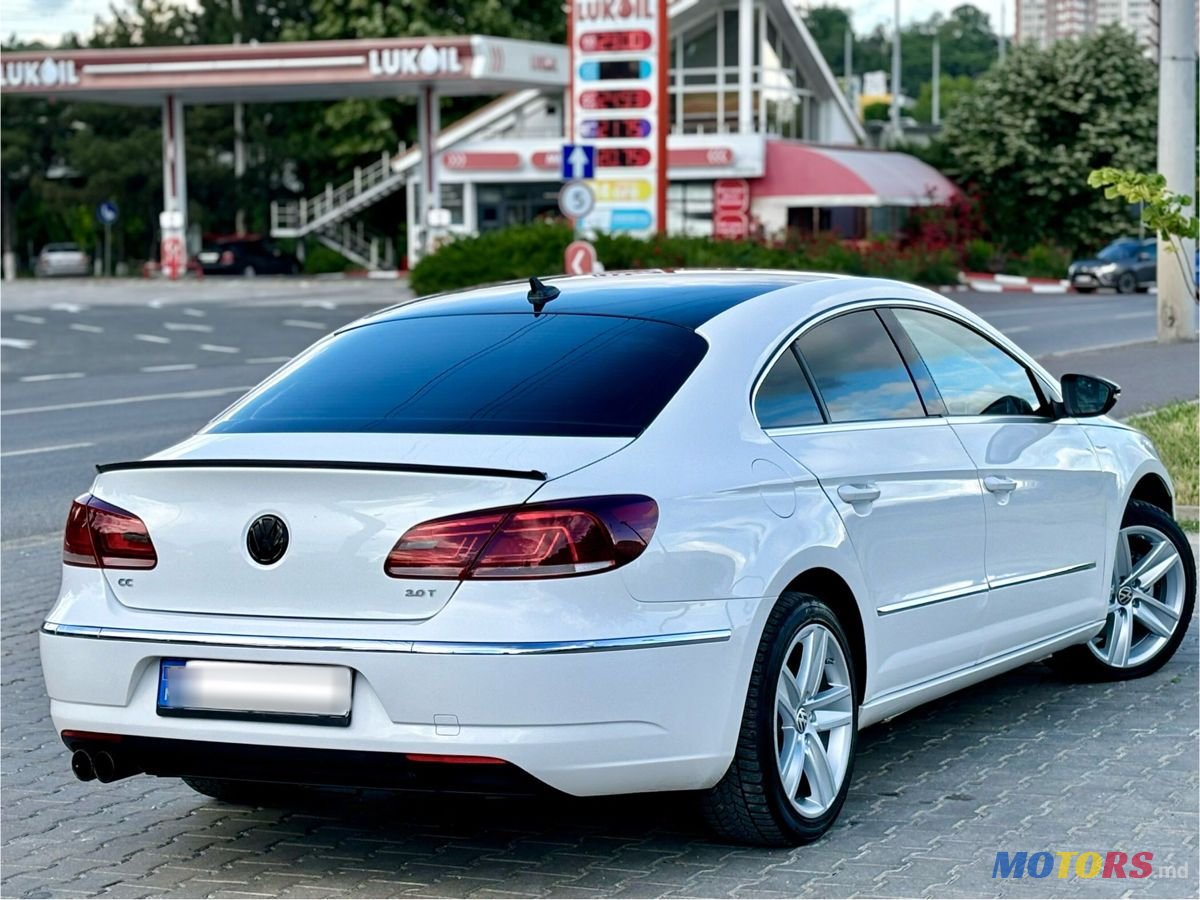 2013' Volkswagen Passat photo #5