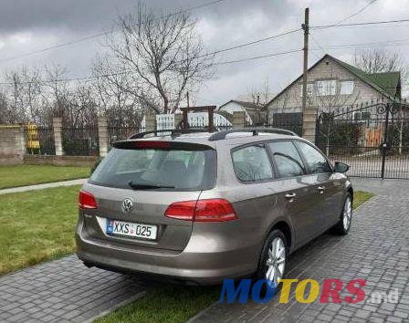 2011' Volkswagen Passat photo #2