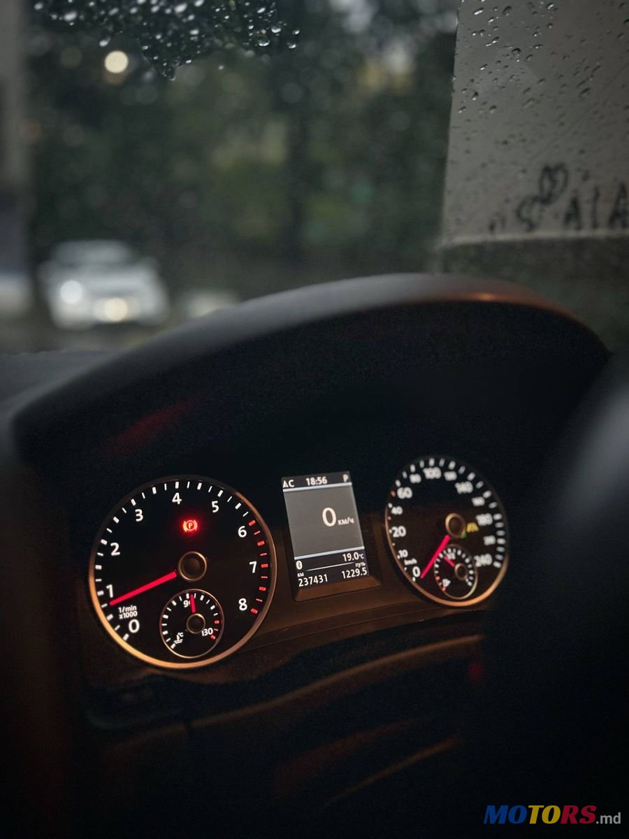 2012' Volkswagen Tiguan photo #4