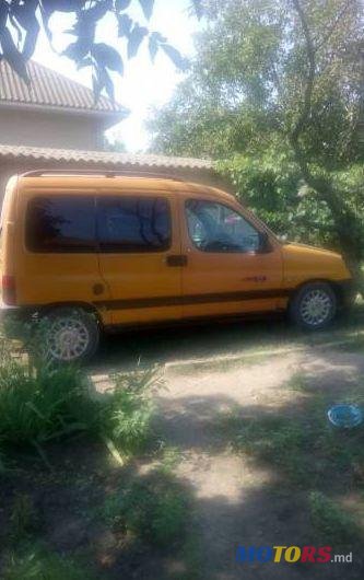 2002' Peugeot Partner photo #1