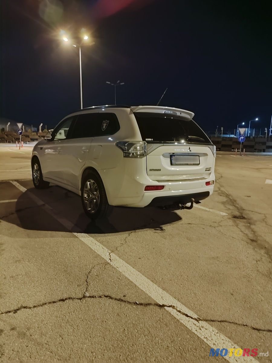 2014' Mitsubishi Outlander photo #5