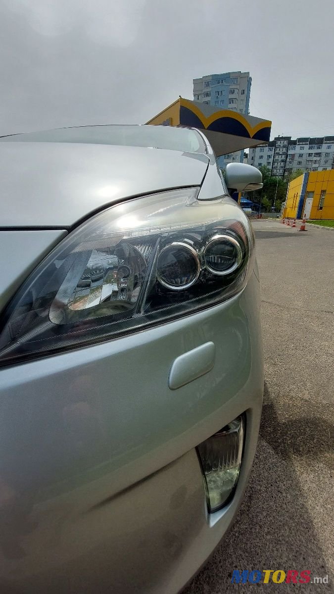 2012' Toyota Prius photo #3
