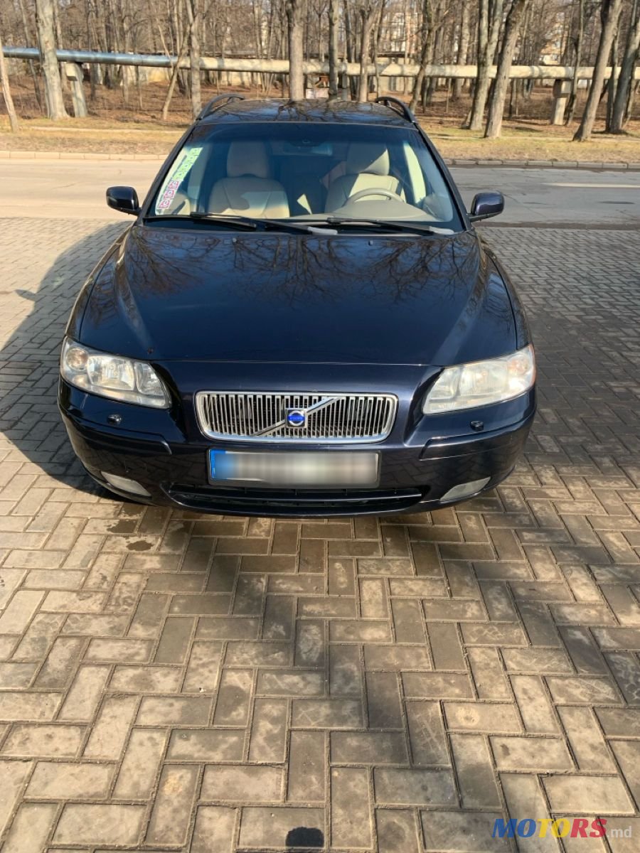 2004' Volvo V70 photo #1